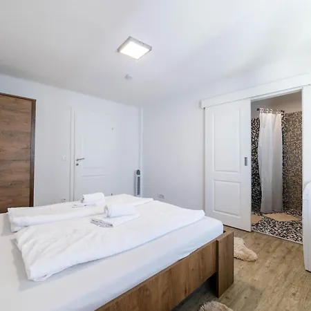 Appartement Ferhadija 2-bedroom Design - Main Street