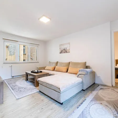 Ferhadija 2-bedroom Design - Main Street * 塞拉耶佛